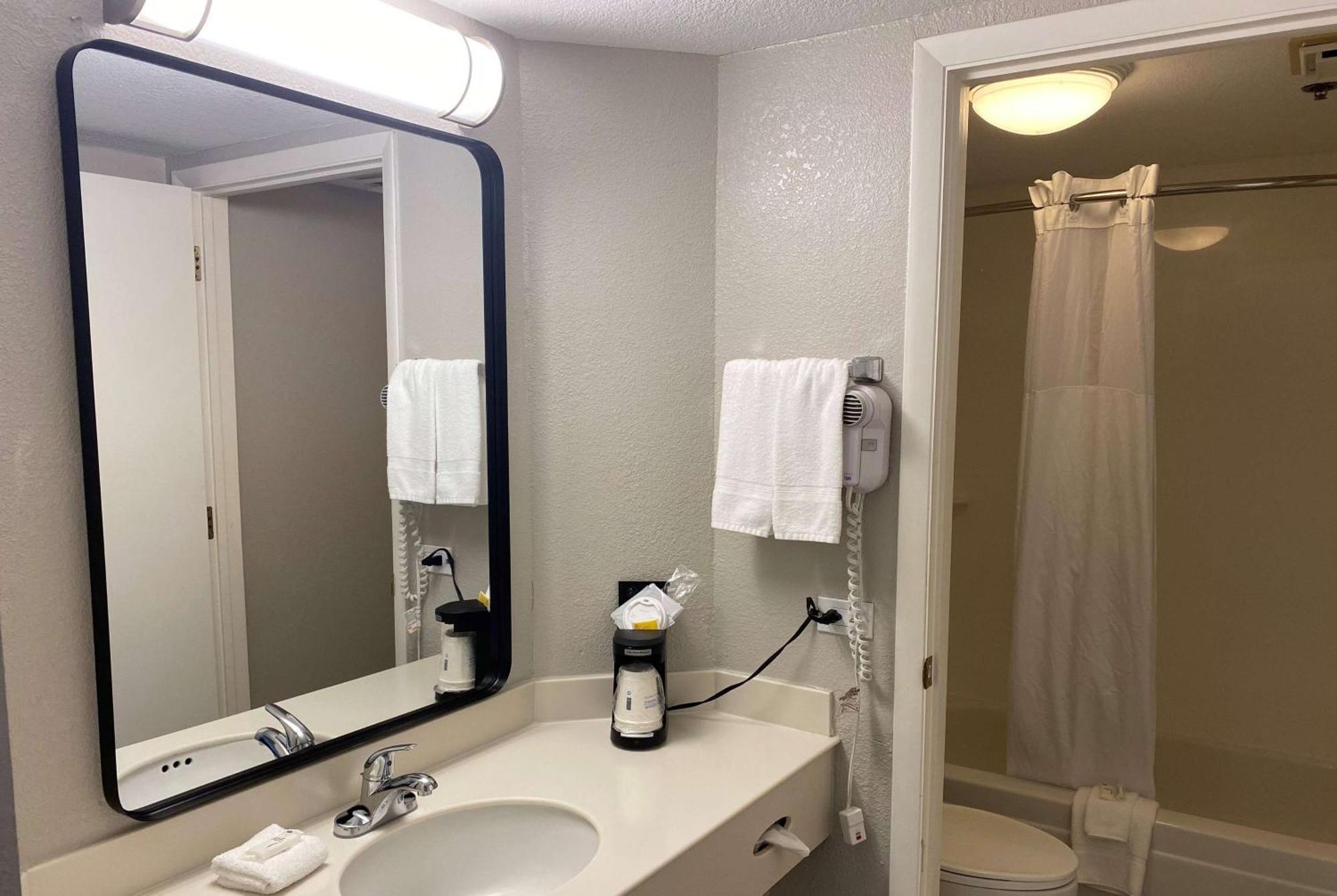 Days Inn & Suites By Wyndham Arlington Heights Eksteriør bilde