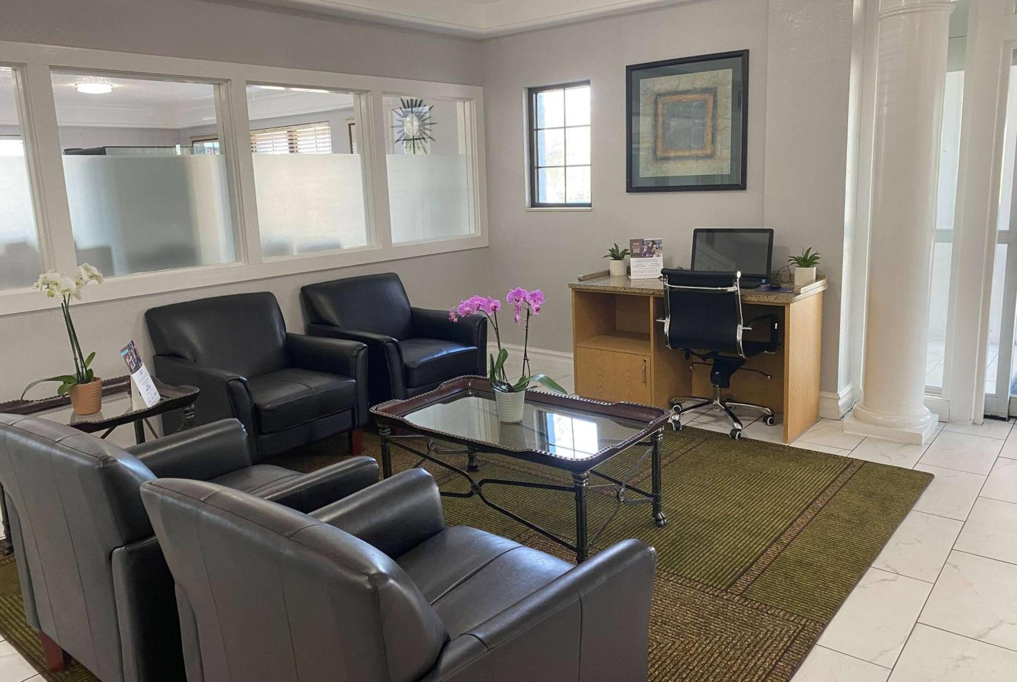 Days Inn & Suites By Wyndham Arlington Heights Eksteriør bilde