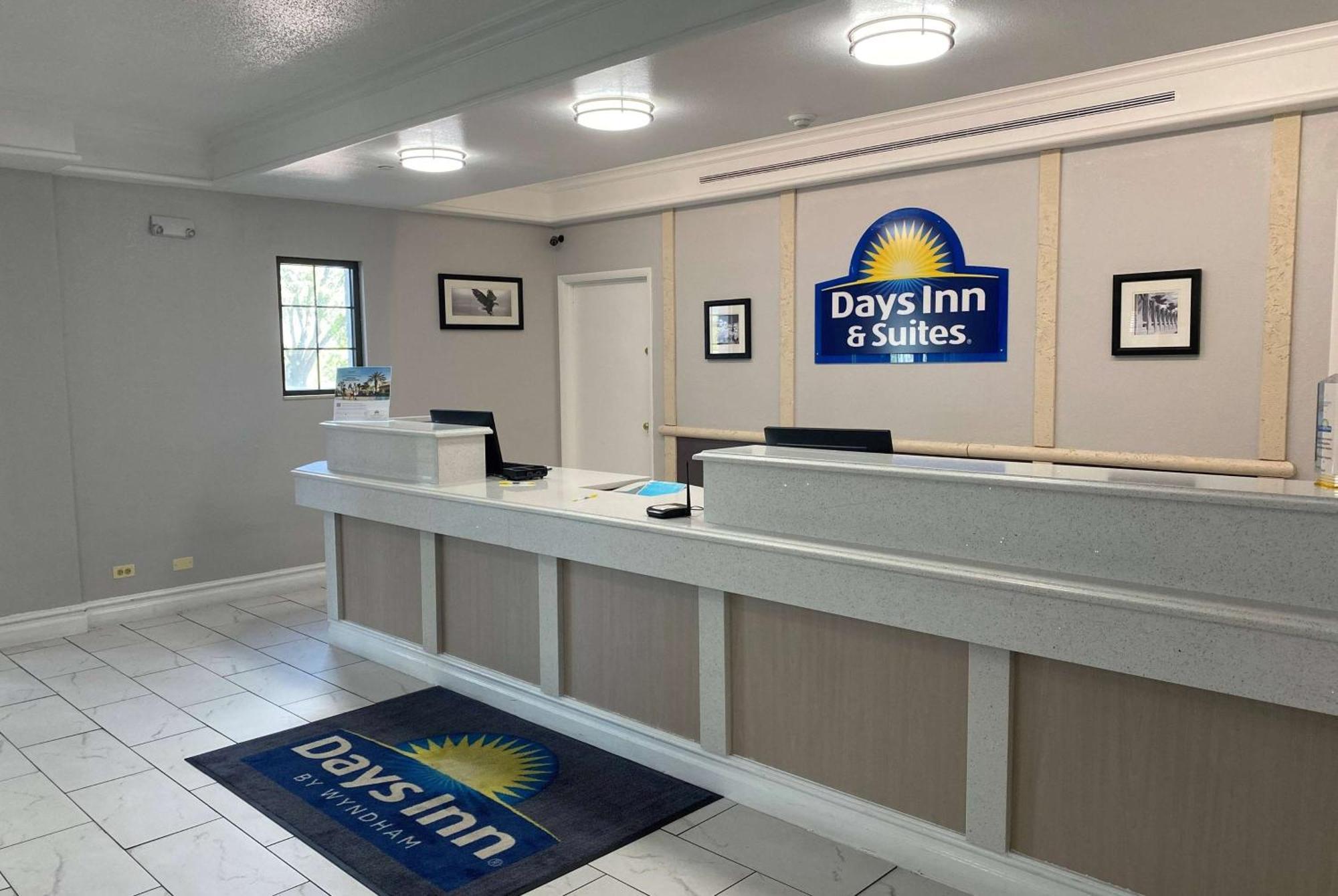 Days Inn & Suites By Wyndham Arlington Heights Eksteriør bilde