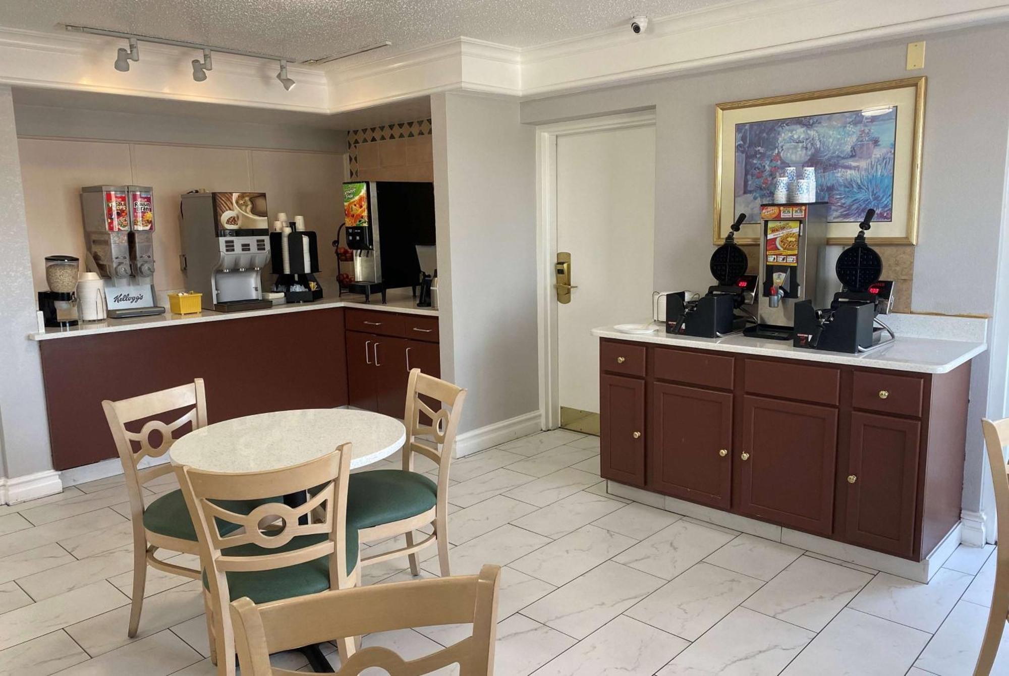 Days Inn & Suites By Wyndham Arlington Heights Eksteriør bilde