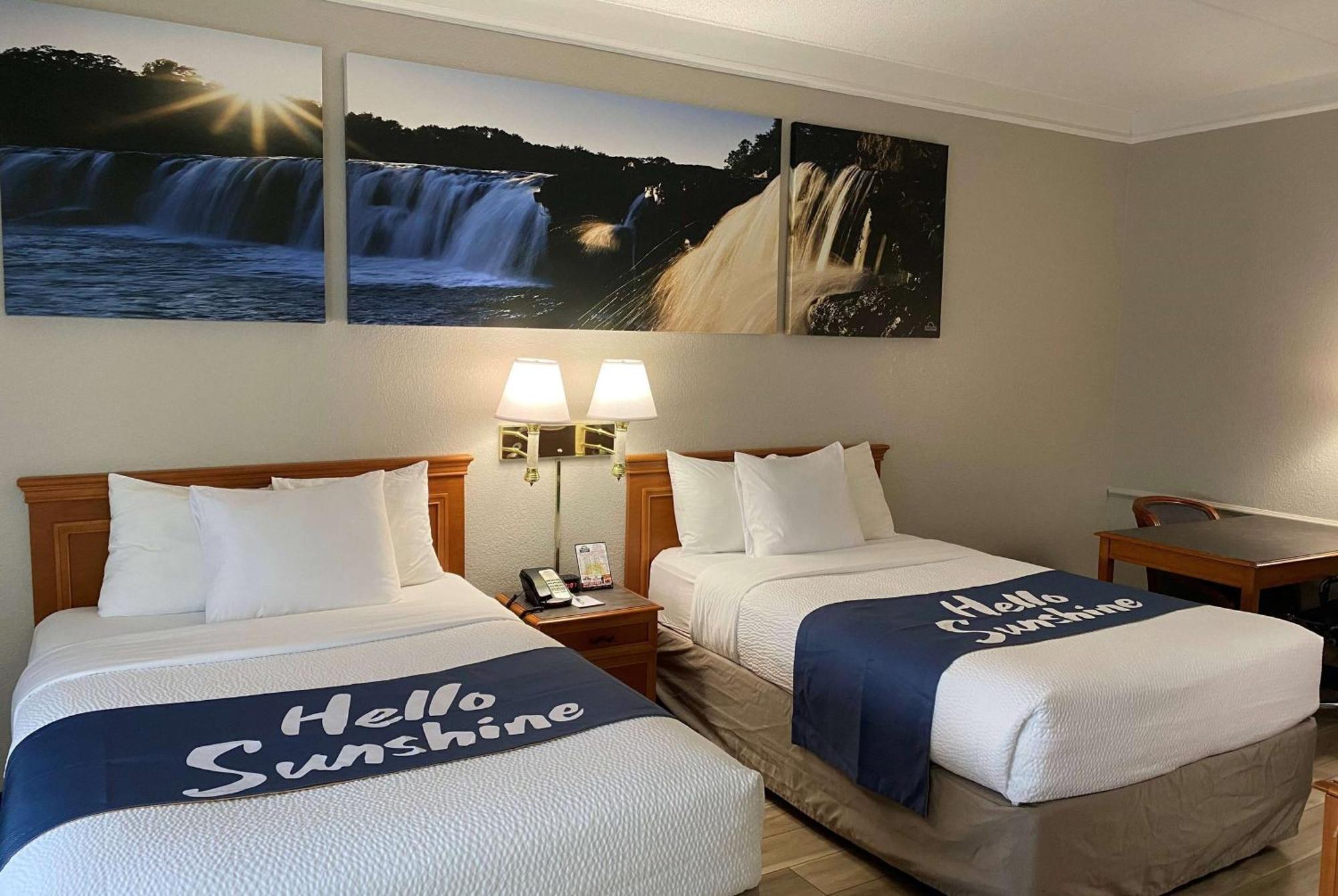 Days Inn & Suites By Wyndham Arlington Heights Eksteriør bilde