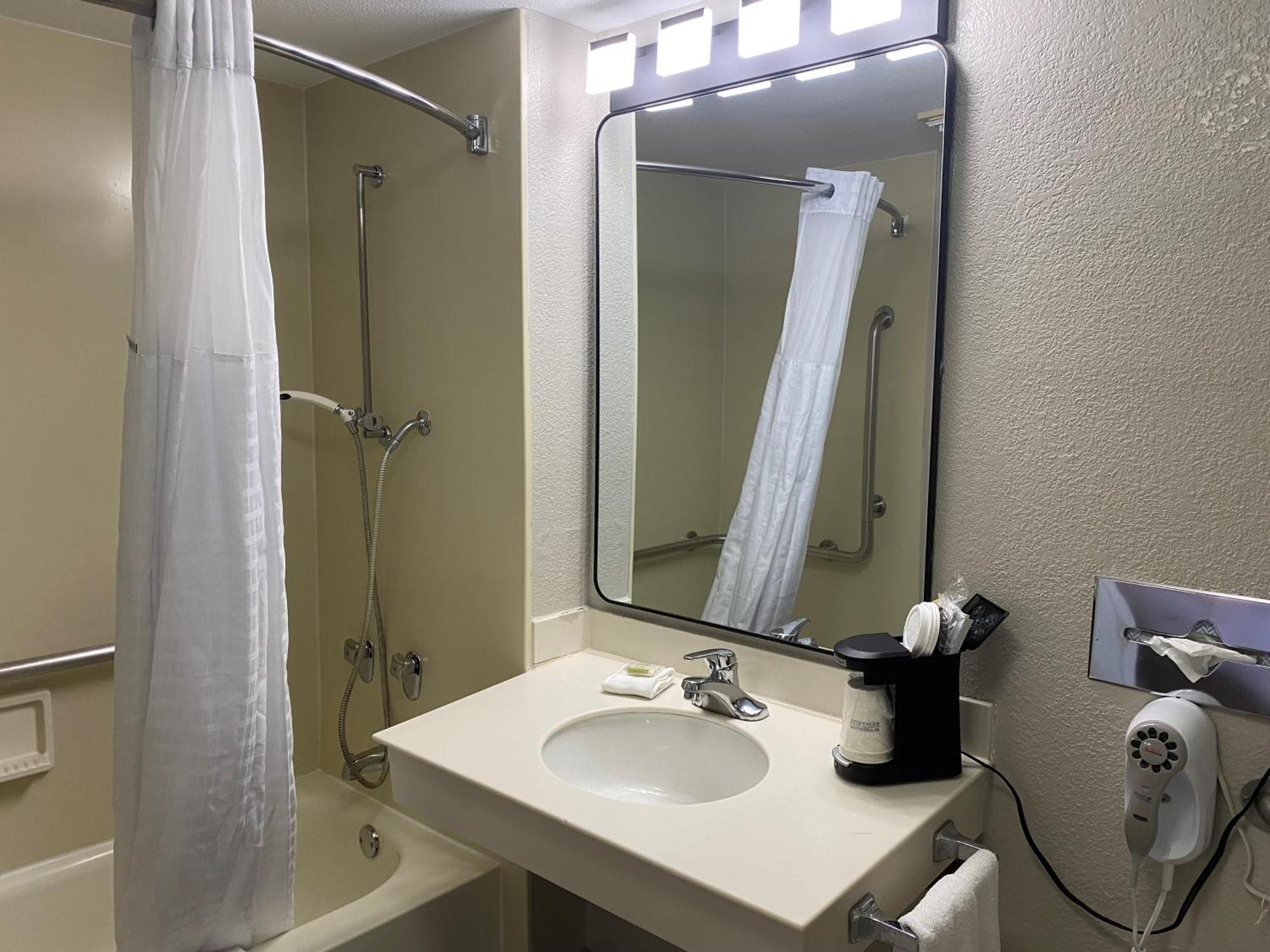 Days Inn & Suites By Wyndham Arlington Heights Eksteriør bilde