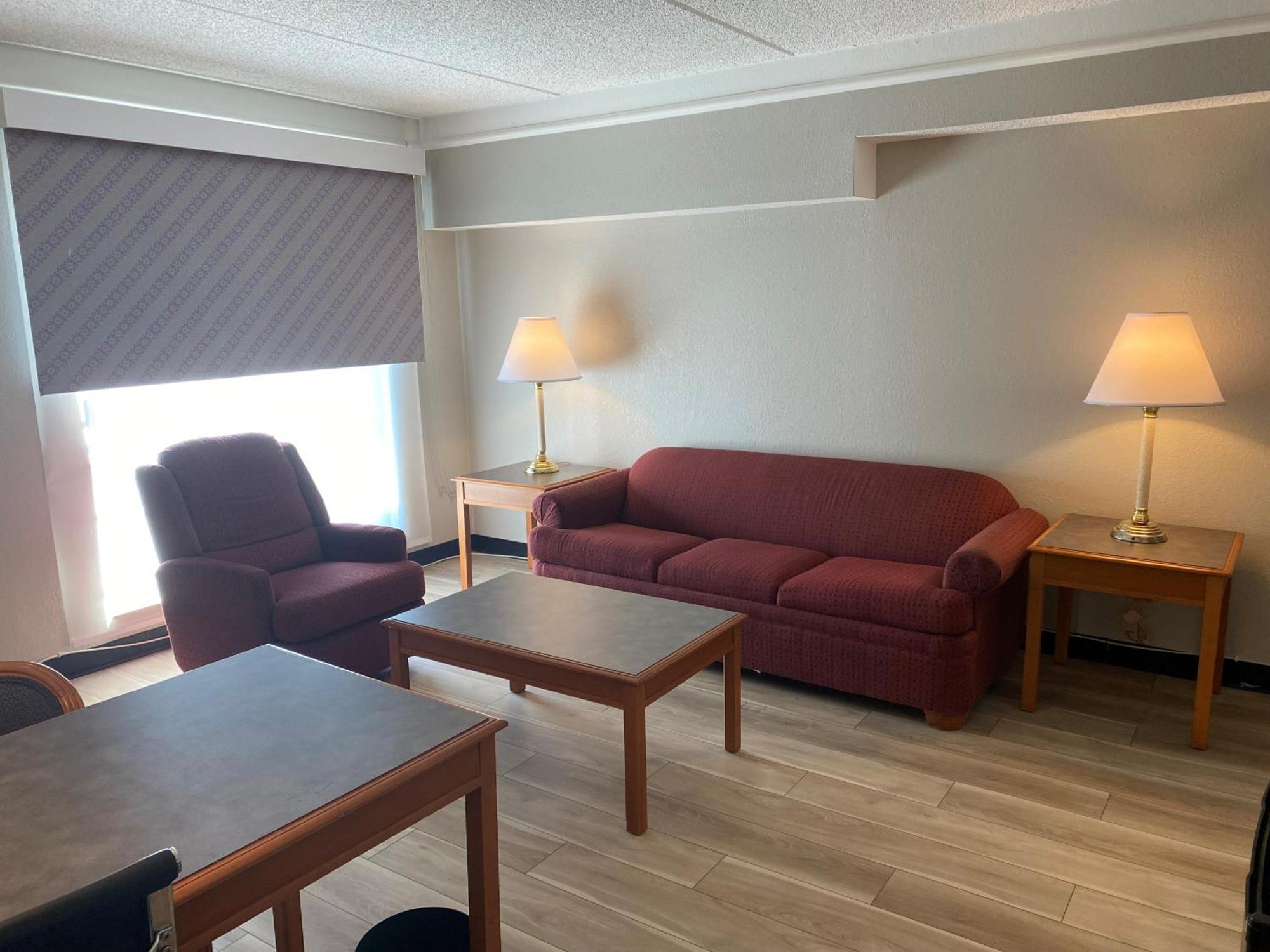 Days Inn & Suites By Wyndham Arlington Heights Eksteriør bilde